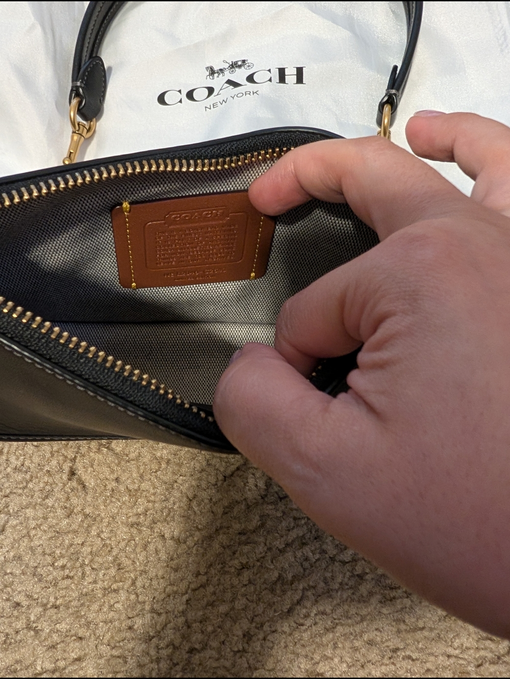 Coach Swing Zip 20 - Picture 3 of 5